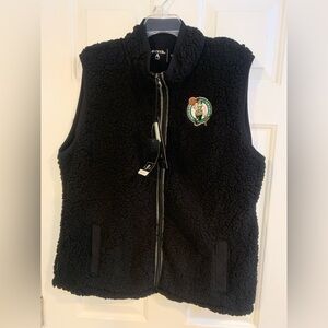NWT women’s Boston Celtics Sherpa like zip up vest XXL.